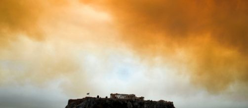 Atene brucia. I video degli incendi che devastano la Grecia - Il ... - ilfoglio.it