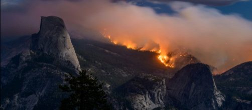 Fire in the Little Yosemite Valley area of Yosemite National Park, 2014 (Image courtesy – Pbjamesphoto, Wikimedia Commons)