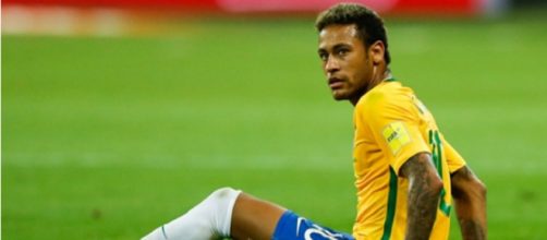Non c'è davvero pace per Neymar, nemmeno nelle partitelle amatoriali a campo ridotto