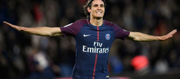 El Real Madrid podría estar interesado en Edinson Cavani (Rumores) El Real Madrid podría estar interesado en Edinson Cavani (Rumores)