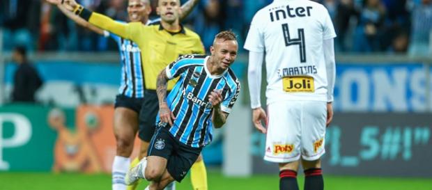 Everton marcou os dois gols do Grêmio Everton marcou os dois gols do Grêmio