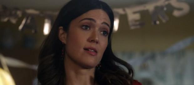 Mandy Moore plays Rebecca Pearson in the show. - Image - This Is Us channel | YouTube Mandy Moore plays Rebecca Pearson in the show. - Image - This Is Us channel | YouTube
