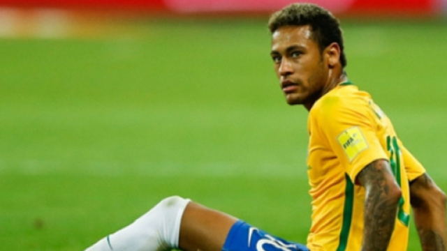 Non c'è davvero pace per Neymar, nemmeno nelle partitelle amatoriali a campo ridotto
