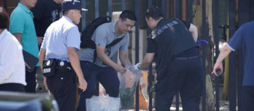 Un hombre detona un artefacto explosivo casero ante la embajada de ... - elbilluyo.com