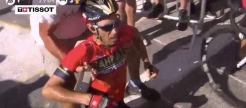 L'incidente a Nibali sull'Alpe d'Huez