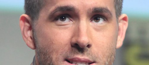 Ryan Reynolds is set to produce a stoner version of a holiday classic. [Image Source: Gage Skidmore - Wikimedia Commons]