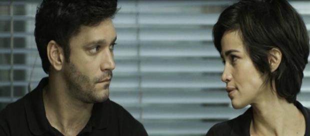 Maura e Ionan se beijam pela primeira vez. (Foto: Divulgação TV Globo) Maura e Ionan se beijam pela primeira vez. (Foto: Divulgação TV Globo)