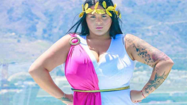 Sarah Fraisou tr&egrave;s &eacute;nerv&eacute;e contre les internautes qui l'accusent de maltraiter ses animaux