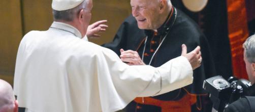 El papa Francisco aceptó la renuncia del arzobispo McCarrick acusado de abusos sexuales