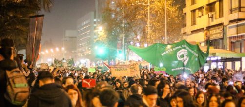 Tres chilenas fueron apuñaladas en medio de una marcha feminista