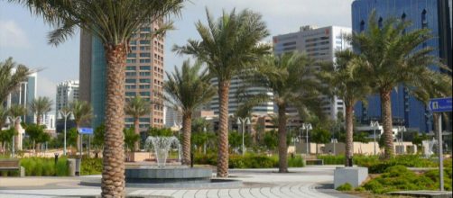 View of a public space in the center of Abu Dhabi, UAE [Image courtesy – Imre Solt, Wikimedia Commons]