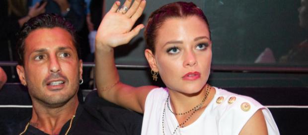 Gossip, Fabrizio Corona troppo vicino ad un'altra donna: la reazione di Silvia Provvedi. Gossip, Fabrizio Corona troppo vicino ad un'altra donna: la reazione di Silvia Provvedi.