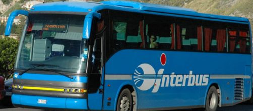 Catania, bus lascia a terra migranti (munite di biglietto), l'azienda: 'non è razzismo',