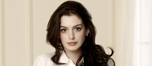 Anne Hathaway denuncia privilegios de los blancos, tras el asesinato de una joven de color Anne Hathaway denuncia privilegios de los blancos, tras el asesinato de una joven de color