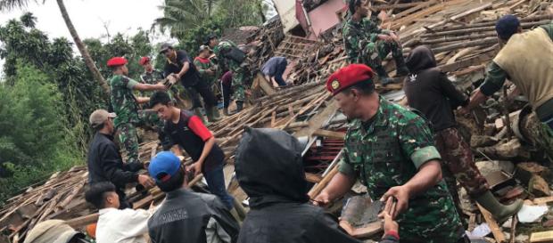 Indonesia, potente terremoto: danni e vittime. Indonesia, potente terremoto: danni e vittime.
