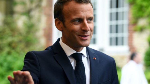 La cote de popularité d'Emmanuel Macron en hausse malgré l'affaire