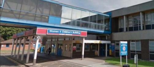 A female health worker is in custody for the deaths of 8 babies at the Countess of Chester Hospital. [Image @DailyMirror/Twitter]
