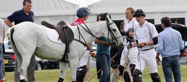 Meghan Markle acompañó al príncipe Harry al Polo Match en el cumpleaños de Lady Di Meghan Markle acompañó al príncipe Harry al Polo Match en el cumpleaños de Lady Di