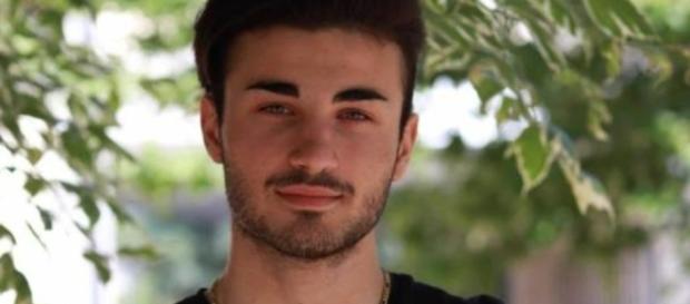 Roberto, capofamiglia a 18 anni, è il «cittadino dell'anno» - vanityfair.it Roberto, capofamiglia a 18 anni, è il «cittadino dell'anno» - vanityfair.it