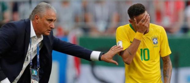 Tite já se irritou com quedas de Neymar Tite já se irritou com quedas de Neymar