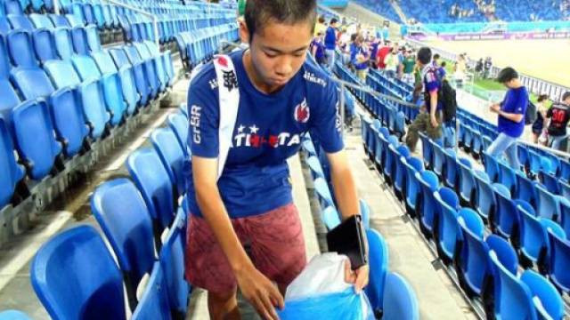 Tandis que les Japonais nettoyaient leurs gradins, des incidents sont survenus en Belgique