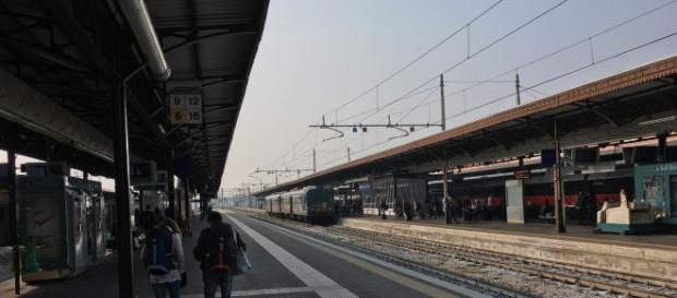 Alla stazione Porta Nuova di Torino un immigrato di colore ha aggredito un agente. Alla stazione Porta Nuova di Torino un immigrato di colore ha aggredito un agente.