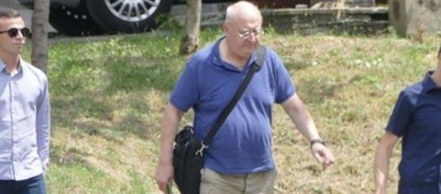Don Paolo Glaentzer è accusato di violenza sessuale su una bambina di 11 anni. Don Paolo Glaentzer è accusato di violenza sessuale su una bambina di 11 anni.