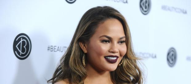 Chrissy Teigen defiende a Meghan Markle de su padre Chrissy Teigen defiende a Meghan Markle de su padre
