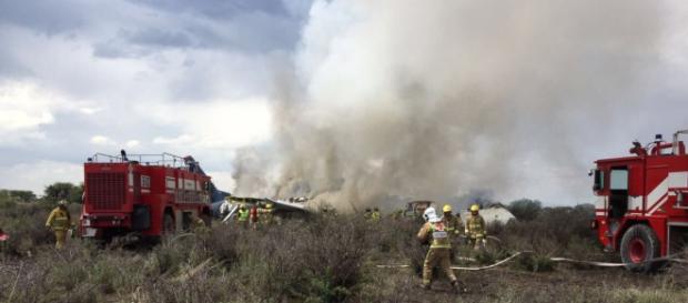 Messico, aereo si schianta dopo il decollo: nessuna vittima. Messico, aereo si schianta dopo il decollo: nessuna vittima.