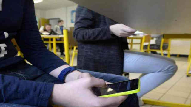 La loi qui interdit le téléphone portable à l'école vient d'être votée