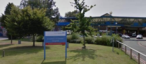 Detienen a una trabajadora de un hospital de Reino Unido acusada de matar a ocho bebés