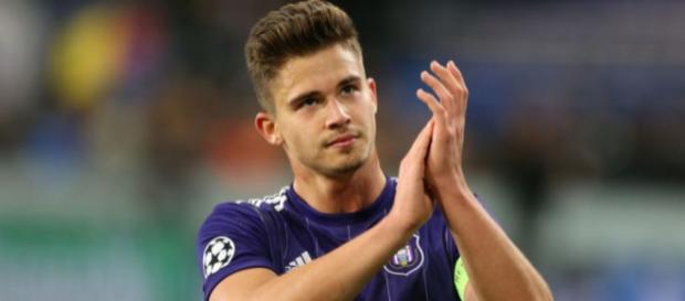 Leander Dendonker, pilier d'Anderlecht, ne devrait pas quitter la Belgique pour rejoindre l'OL Leander Dendonker, pilier d'Anderlecht, ne devrait pas quitter la Belgique pour rejoindre l'OL