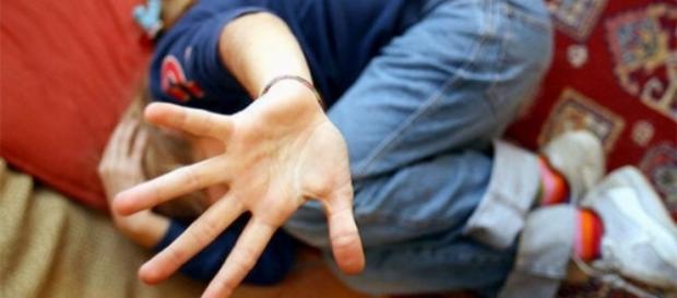 Napoli, 43enne abusa di due bambine mentre è ai domiciliari: scatta l'arresto Napoli, 43enne abusa di due bambine mentre è ai domiciliari: scatta l'arresto