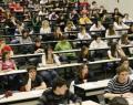 Los jóvenes españoles prefieren ir a una universidad cerca de casa según encuestas