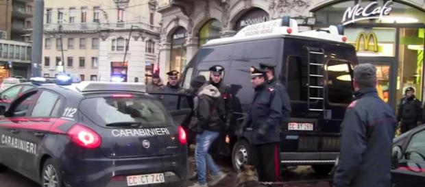 Arrestato tossicodipendente, vessava zia e sorella. Arrestato tossicodipendente, vessava zia e sorella.