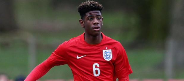 Jonathan Ponzo vient de signer à l'AS Monaco. Ce défenseur de 17 ans, qui vient de Chelsea, est très prometteur pour le club Monégasque. Jonathan Ponzo vient de signer à l'AS Monaco. Ce défenseur de 17 ans, qui vient de Chelsea, est très prometteur pour le club Monégasque.