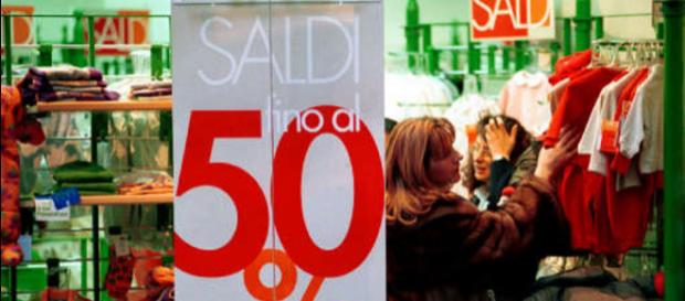Saldi estivi, al via dal 7 luglio con sconti record Saldi estivi, al via dal 7 luglio con sconti record