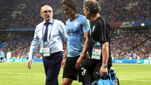 Cavani esce per infortunio - In dubbio per il match contro la Francia