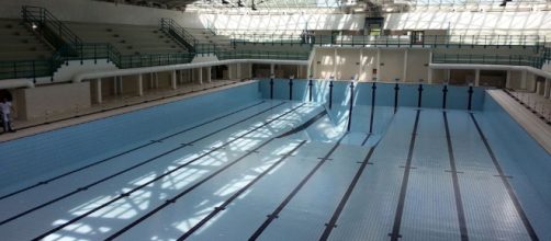 Bologna: gara di nuoto nel nuovo stadio, ma i genitori rimangono fuori perché manca l'aria