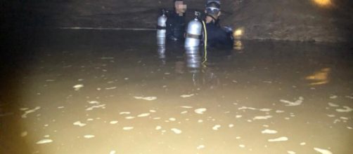 TAILANDIA / Bajan los niveles de oxígeno en la cueva donde están atrapados los jóvenes