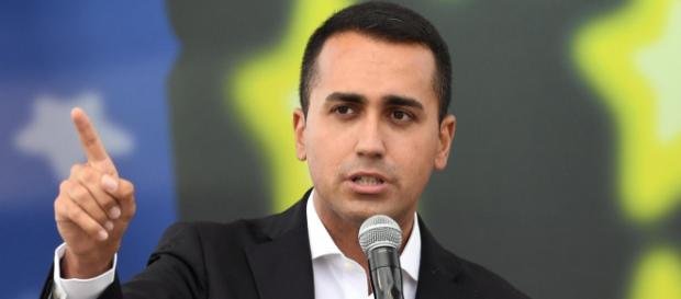 Di Maio: 'Si ai voucher, ma solo per agricoltura e turismo' Di Maio: 'Si ai voucher, ma solo per agricoltura e turismo'