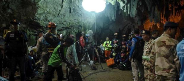 Enfants bloqués dans une grotte en Thaïlande : la course contre la montre est enclenchée ! Enfants bloqués dans une grotte en Thaïlande : la course contre la montre est enclenchée !