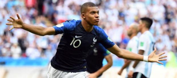 Francia vence a Uruguay 2 a 0 con goles de Verane y Griezmann Francia vence a Uruguay 2 a 0 con goles de Verane y Griezmann