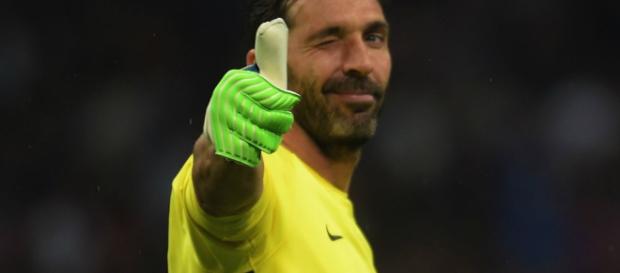Buffon ya es jugador del Paris Sant-Germain de forma oficial Buffon ya es jugador del Paris Sant-Germain de forma oficial