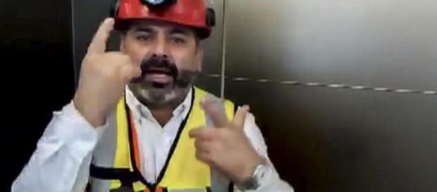 Jeunes Thaïlandais coincés dans une grotte : "Tenez bon !" lance Mario Sepulveda Jeunes Thaïlandais coincés dans une grotte : "Tenez bon !" lance Mario Sepulveda