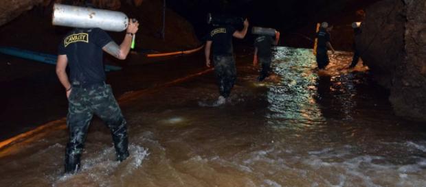 TAILANDIA / Fallece un buzo en las tareas de rescate a los niños de la cueva TAILANDIA / Fallece un buzo en las tareas de rescate a los niños de la cueva