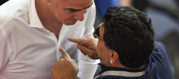 Diego Maradona se disculpa con la FIFA tras sus comentarios del arbitraje Diego Maradona se disculpa con la FIFA tras sus comentarios del arbitraje