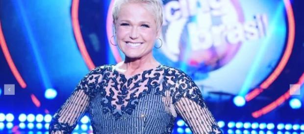 Xuxa retira antigas próteses de silicone Xuxa retira antigas próteses de silicone