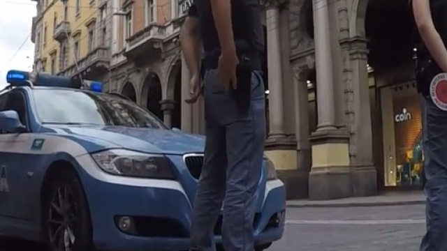 Polizia impegnata in un servizio di controllo