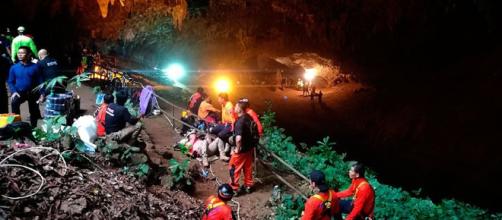 TAILANDIA / Los niños atrapados en la cueva no están capacitados para bucear